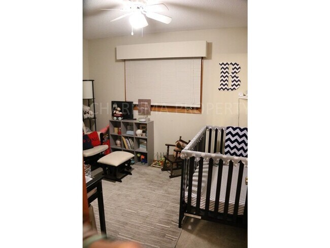 Building Photo - 4 BEDROOM, 2 BATH HOME IN EAST SIOUX FALLS! DOUBLE ATTACHED GARAGE! FENCED IN BACKYARD!