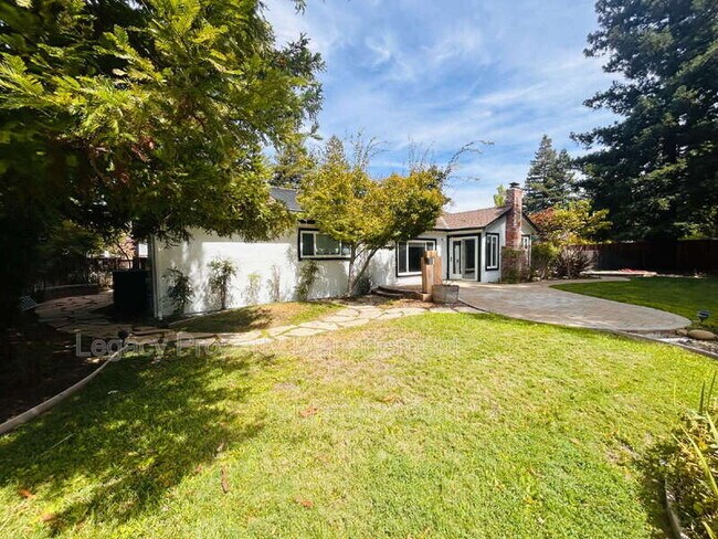 Building Photo - 1163 Gamay Dr