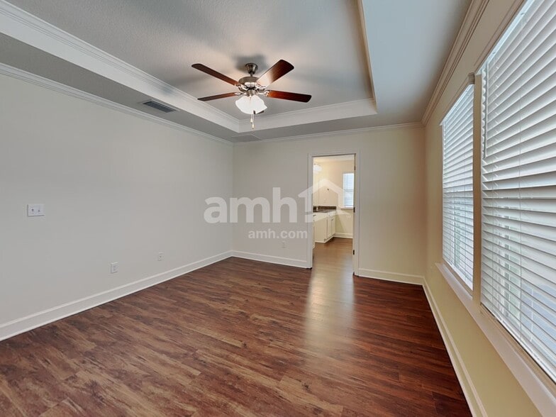 Building Photo - 1010 Tan Tara Trl