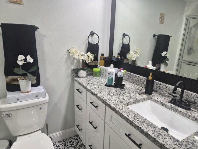 Building Photo - 1055 Kensington Park Dr