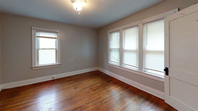 Building Photo - 383 E 13th Ave