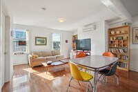 Building Photo - 324 W 4th St