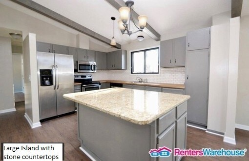 Building Photo - 14264 Golf View Dr