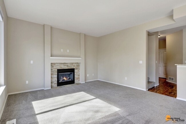 Building Photo - Beautiful 3-Bedroom Half Duplex in Eagle R...