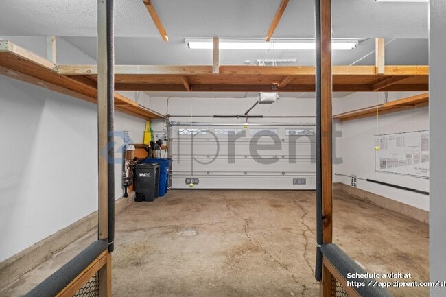 Building Photo - 137 Burbank St