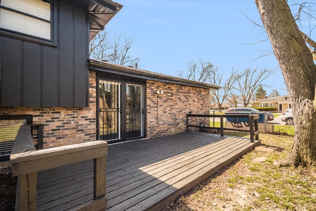 Building Photo - 15369 Ingleside Ave