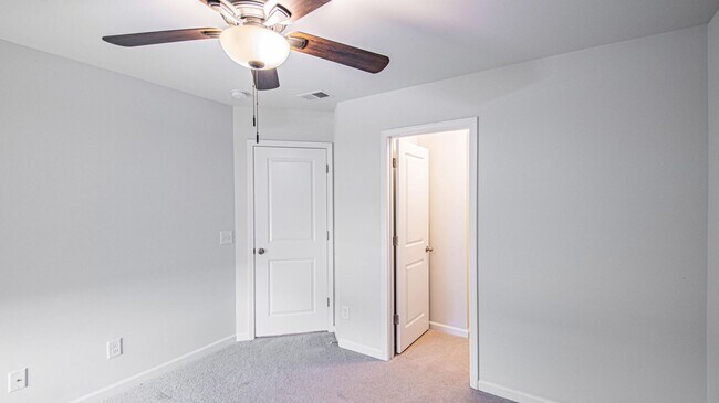 Building Photo - 3 Bedroom/ 2.5 Bath Home - Cane Bay