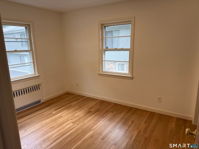 Building Photo - 17 Oenoke Pl