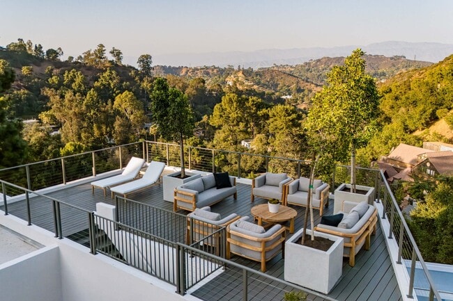 Building Photo - 8896 Lookout Mountain Ave