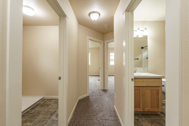 Building Photo - $1000 Year End Savings - Ask Us How! Convenient Location 3 Bedroom 2.5 Bathroom with Fence Back Yard