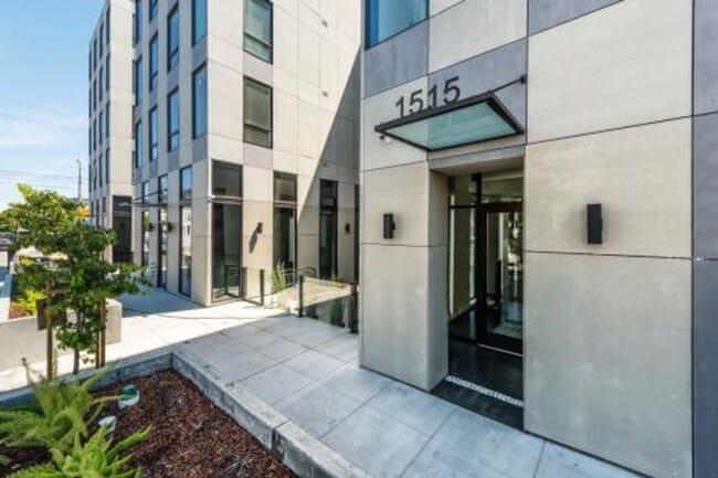 Building Photo - HIP 2BR/2BA Inner Mission Top Floor Boutiq...