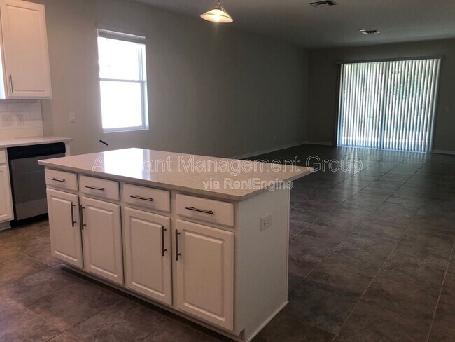 Building Photo - 2715 Creekmore Ct