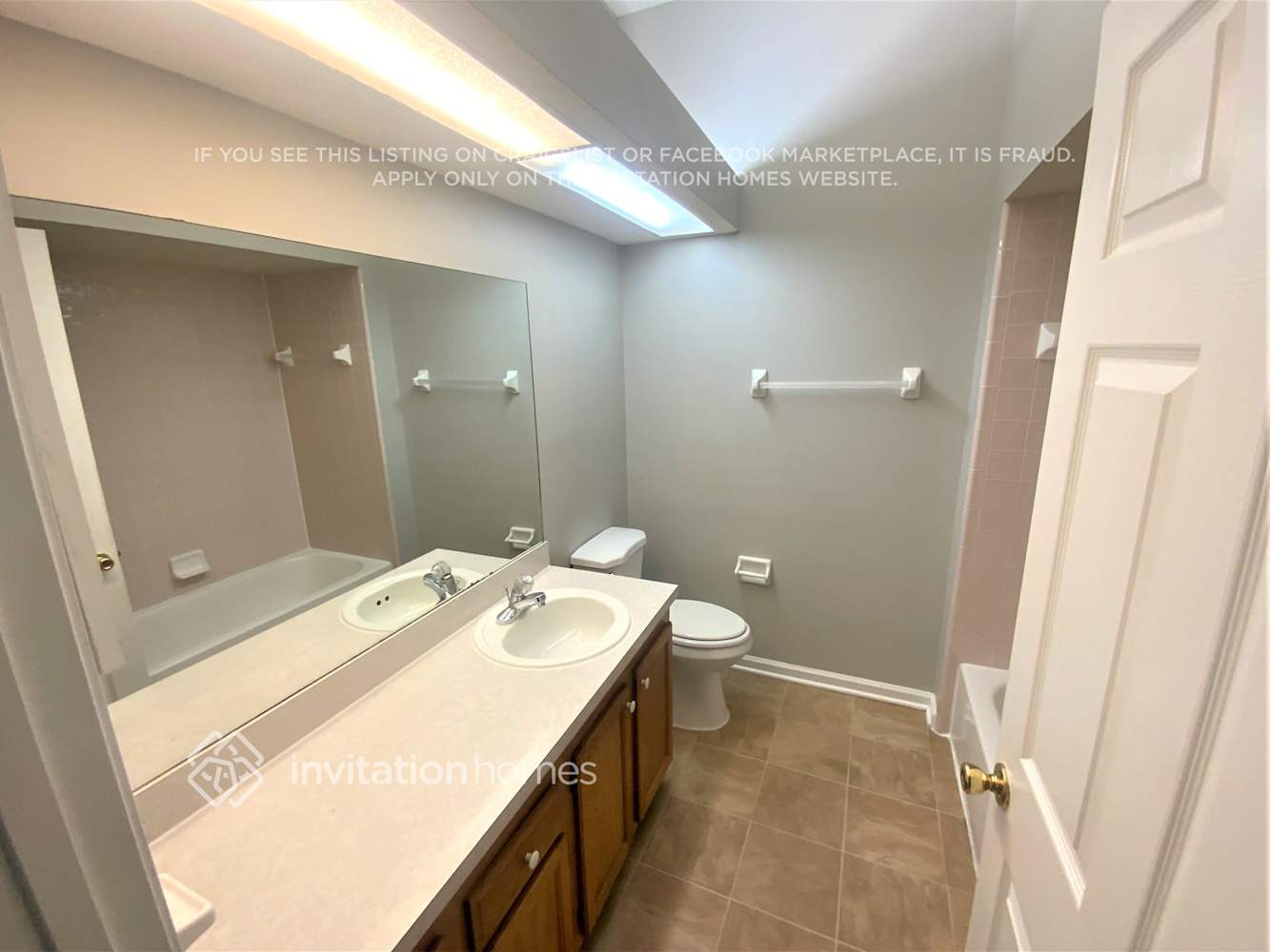 Building Photo - 5666 Plum Hollow Dr W