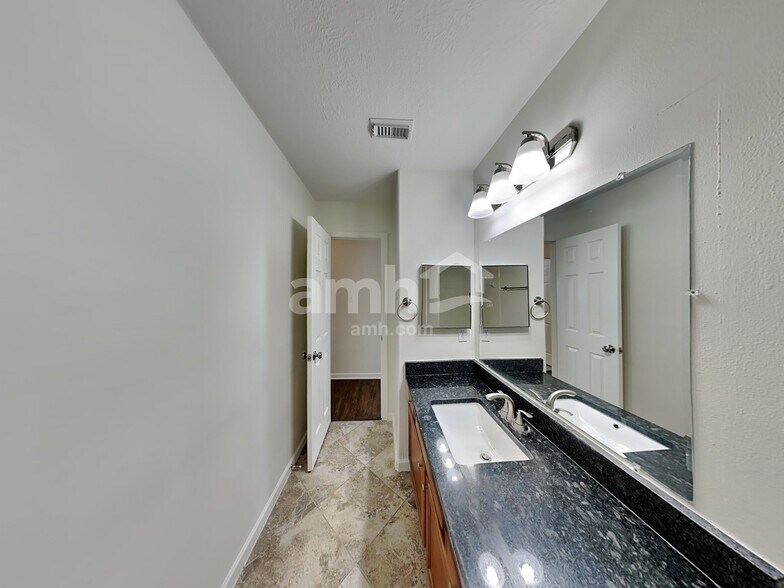 Building Photo - 15831 Aldridge Creek Ct