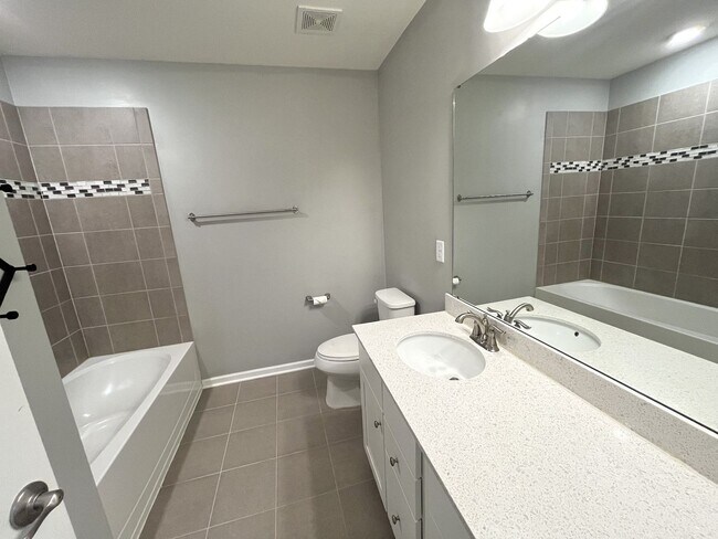 Building Photo - SPACIOUS FRANKLIN HOME WITH UPGRADES