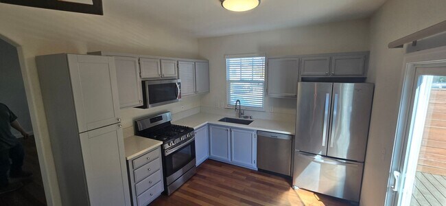 Building Photo - Charming single story home