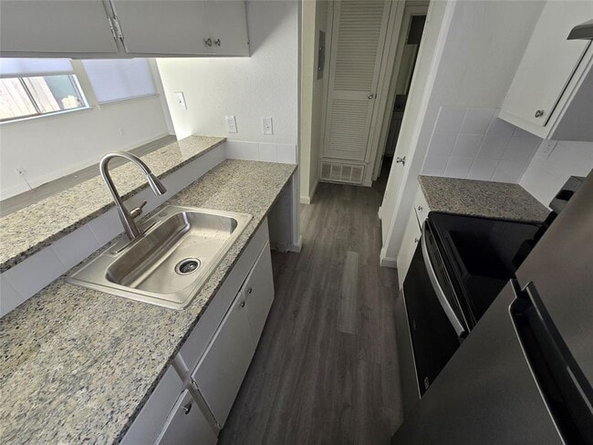 Building Photo - 202 Northcrest Cir