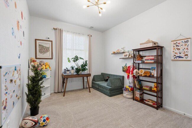 Building Photo - 5576 Bexley Dr