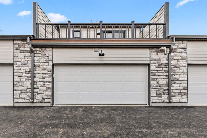 Building Photo - 27W280 Bauer Rd