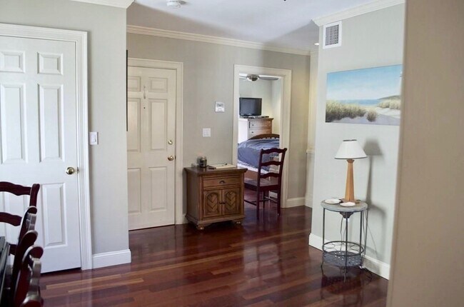 Primary Photo - 11 Parker St