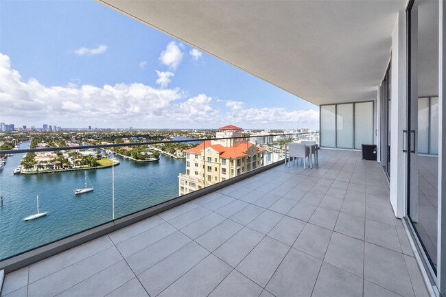 Building Photo - 153 N Seabreeze Blvd