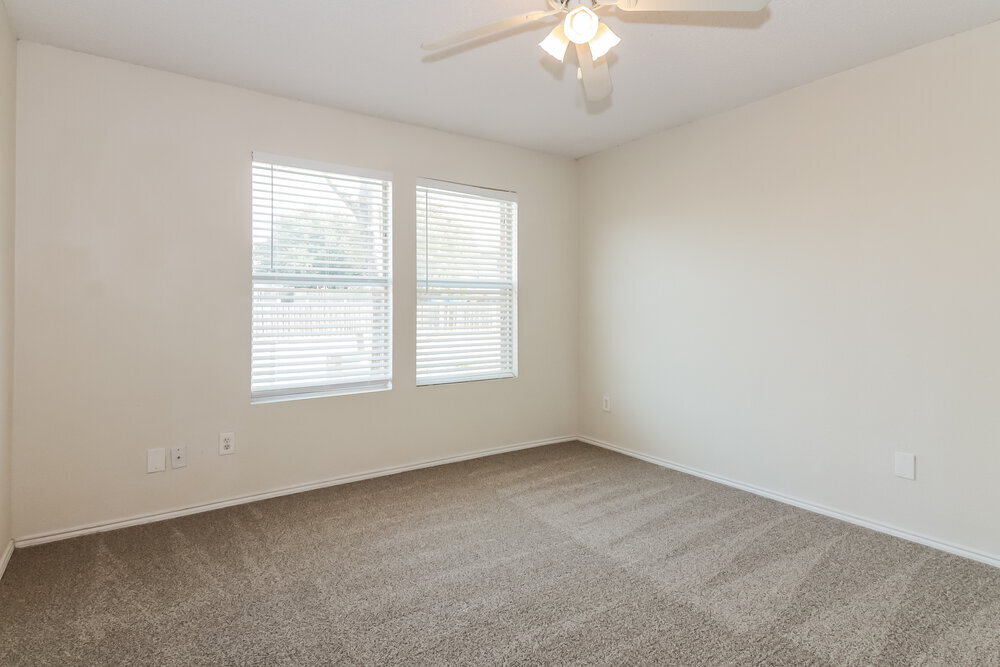 Building Photo - 8804 Seven Oaks Ln