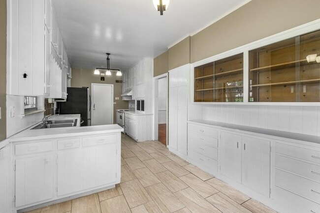 Building Photo - 757 Old Ivy Rd NE