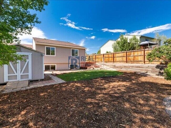 Building Photo - 1424 S Sierra Dr