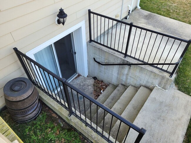 Building Photo - 23 Nicholas Dr