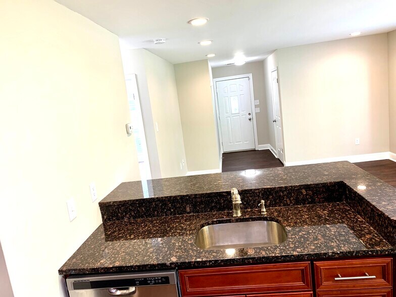 Building Photo - 1109 Foxmeadow Dr