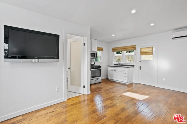 Building Photo - 6217 Poppy Peak Dr