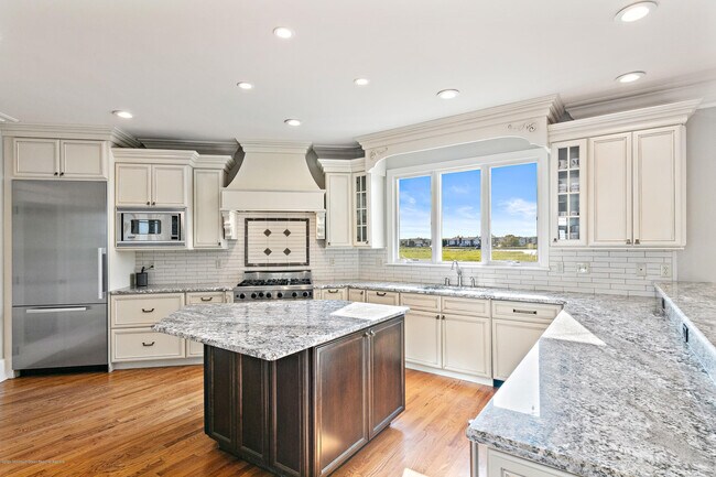 Building Photo - 30 Columbus Dr