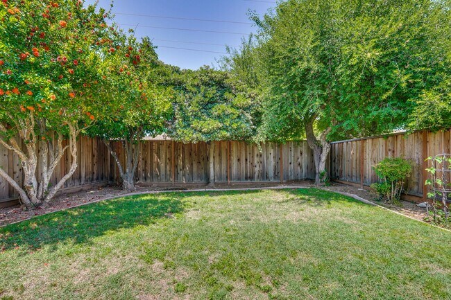 Building Photo - 941 // (Duplex)