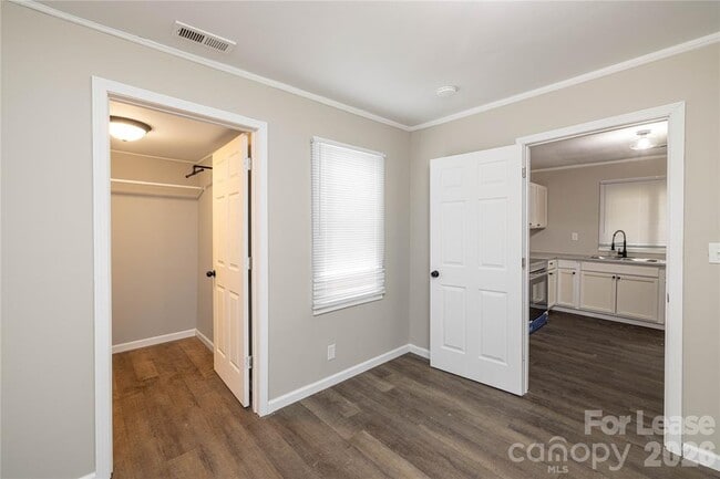 Building Photo - 629 Colston St