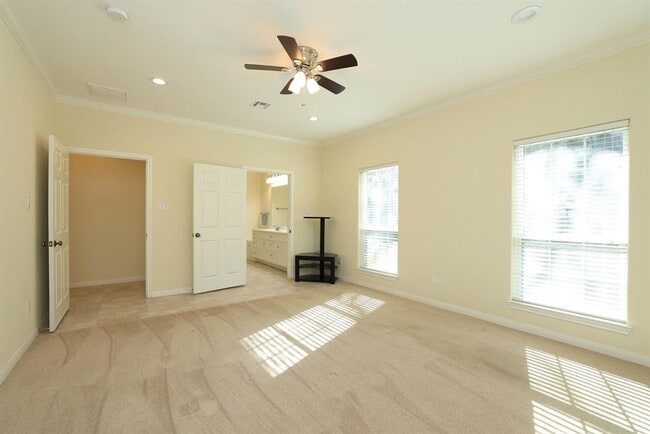 Building Photo - 2215 Penick Rd