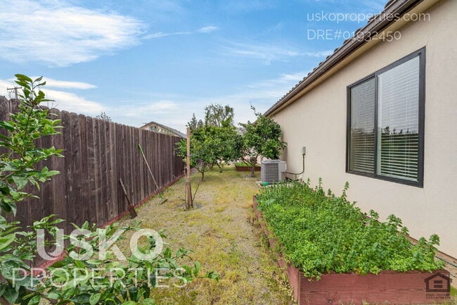 Building Photo - 103 Lazy Oak Ln