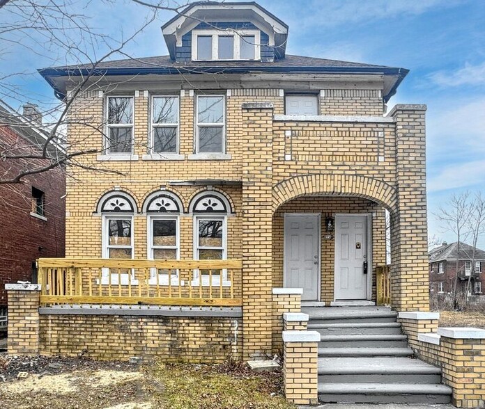 Primary Photo - 3743 W Grand St