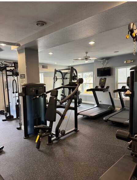 Building Photo - 304 E South St