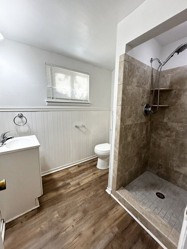 Building Photo - Well-Maintained 4-Bedroom in Haygood Area of Virginia Beach