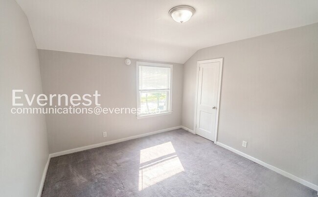 Building Photo - 969 Sheridan Ave