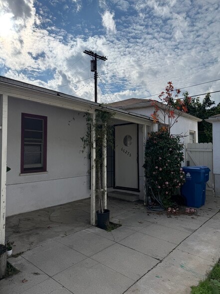 Building Photo - 6627 Farmdale Ave