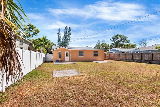 Building Photo - 1517 Gray St S