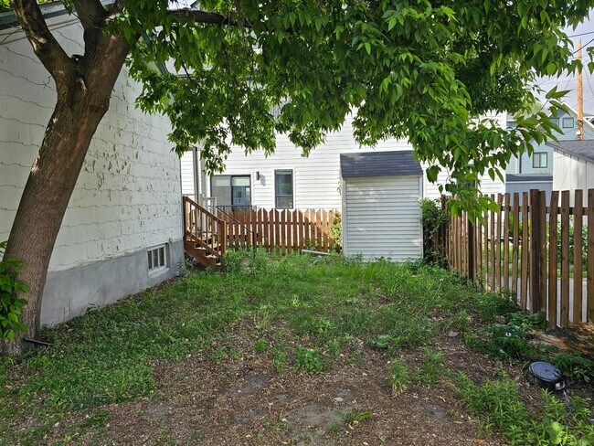 Building Photo - 612 11th Ave SE