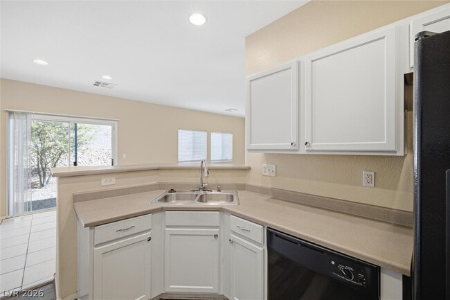 Building Photo - 528 Round Reign Ave