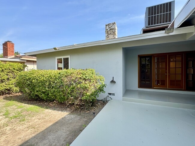 Building Photo - Charming 4-Bedroom Home on a Quiet Tree-Li...