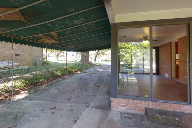 Building Photo - APPLICATIONS PENDING! Gorgeous 3 bed 2 bath home with finished basement/carport in NW Greensboro!...