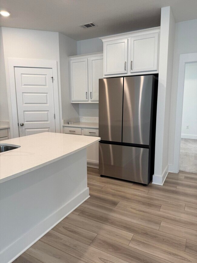 Building Photo - 210 Lyla Ln