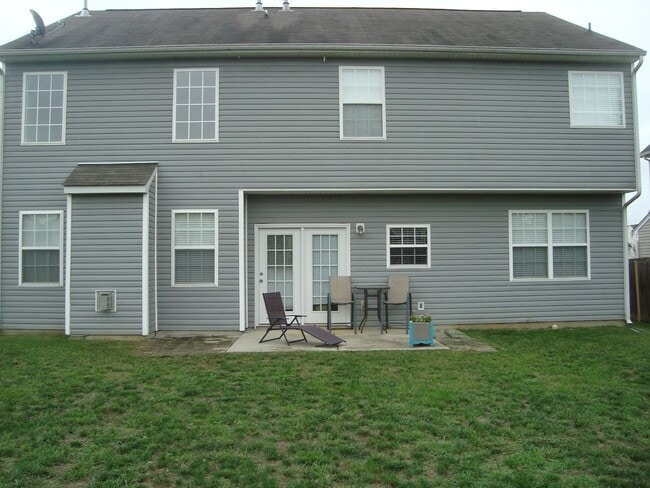 Building Photo - Well maintained 3 bedroom 2.5 bath home ne...