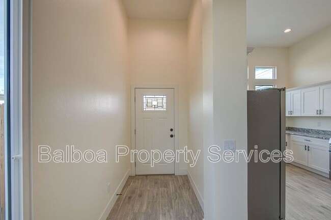 Building Photo - 212 2nd Ave E