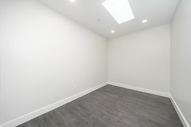 Building Photo - 63-65 Irving St